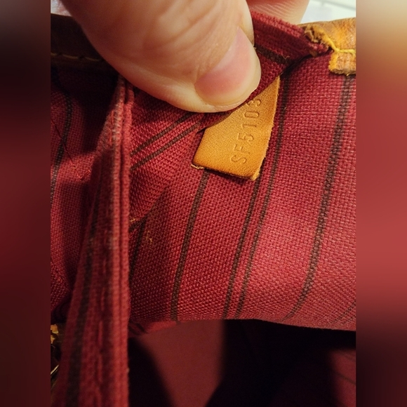 Louis Vuitton Neverfull MM Red Interior 
❤️ - Picture 16 of 16